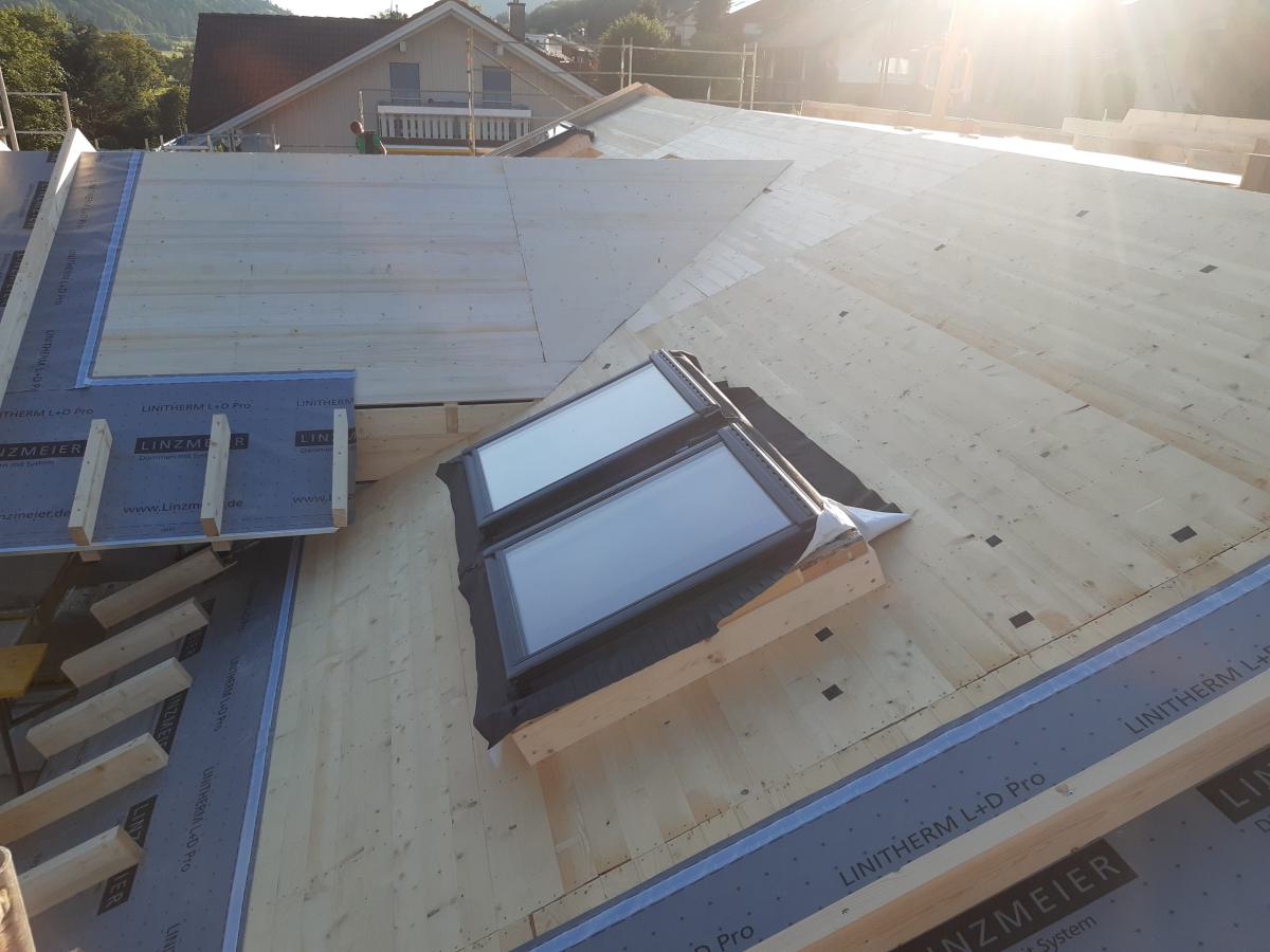 Einbau von einem Elektro- Solardachfenster 
